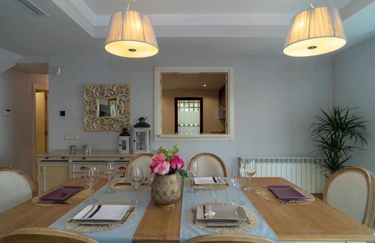 4 Zimmer Doppelhaus zu verkaufen in Nueva Andalucia mit Pool Garage - 970.000 € (Ref: 9670432)