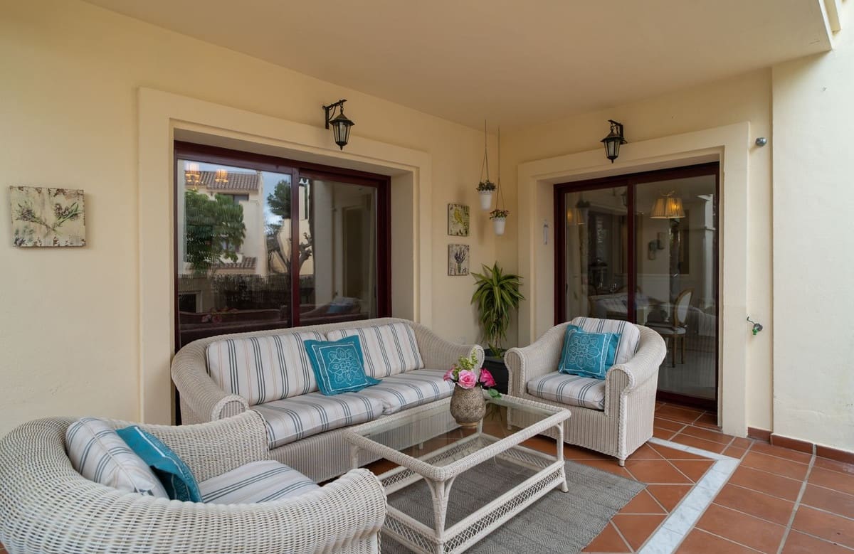 4 Zimmer Doppelhaus zu verkaufen in Nueva Andalucia mit Pool Garage - 970.000 € (Ref: 9670432)