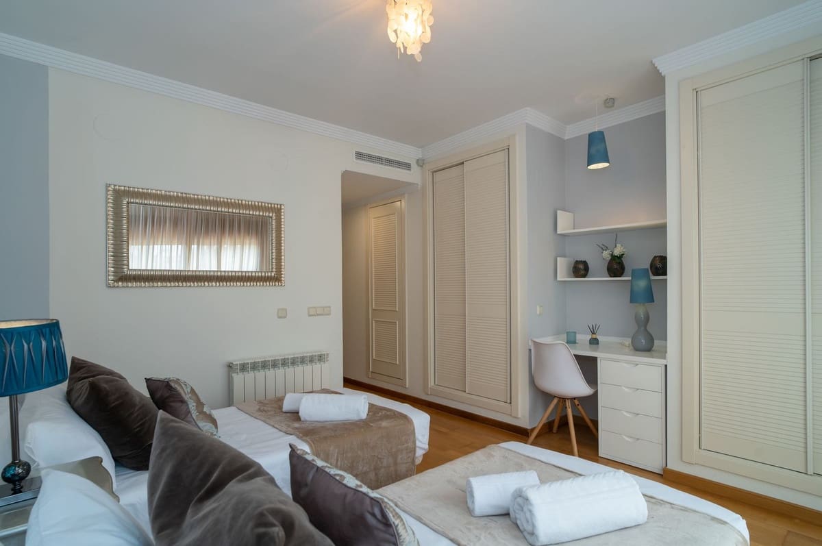 4 Zimmer Doppelhaus zu verkaufen in Nueva Andalucia mit Pool Garage - 970.000 € (Ref: 9670432)