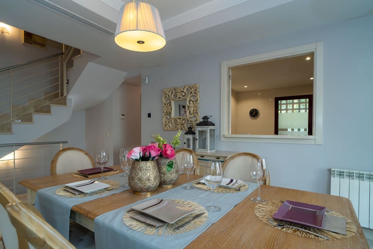 4 Zimmer Doppelhaus zu verkaufen in Nueva Andalucia mit Pool Garage - 970.000 € (Ref: 9670432)