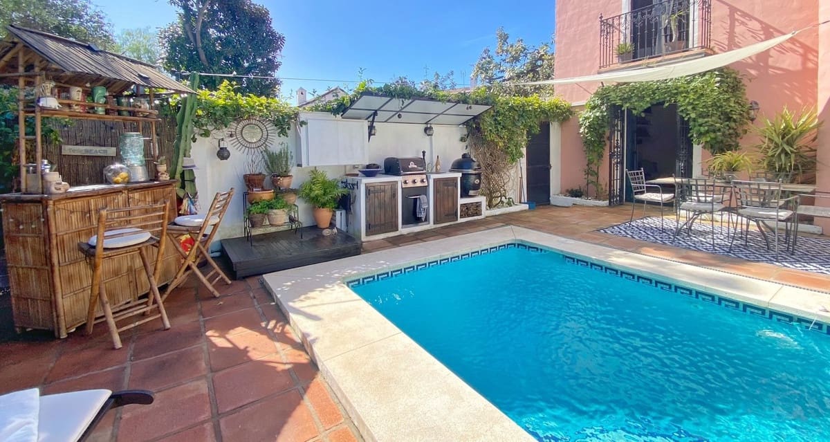 3 slaapkamer Halfvrijstaande villa te koop in Marbella met zwembad - € 995.000 (Ref: 9670433)