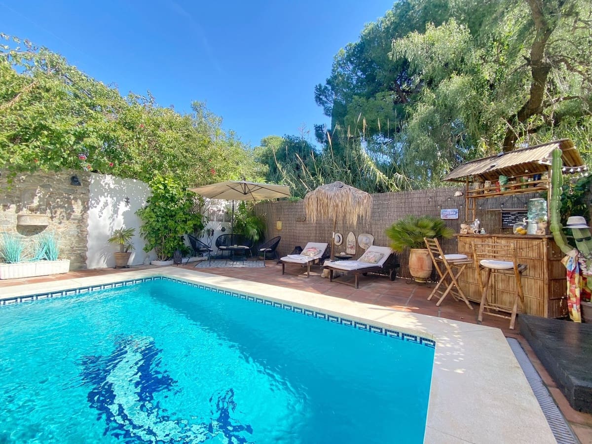 3 slaapkamer Halfvrijstaande villa te koop in Marbella met zwembad - € 995.000 (Ref: 9670433)