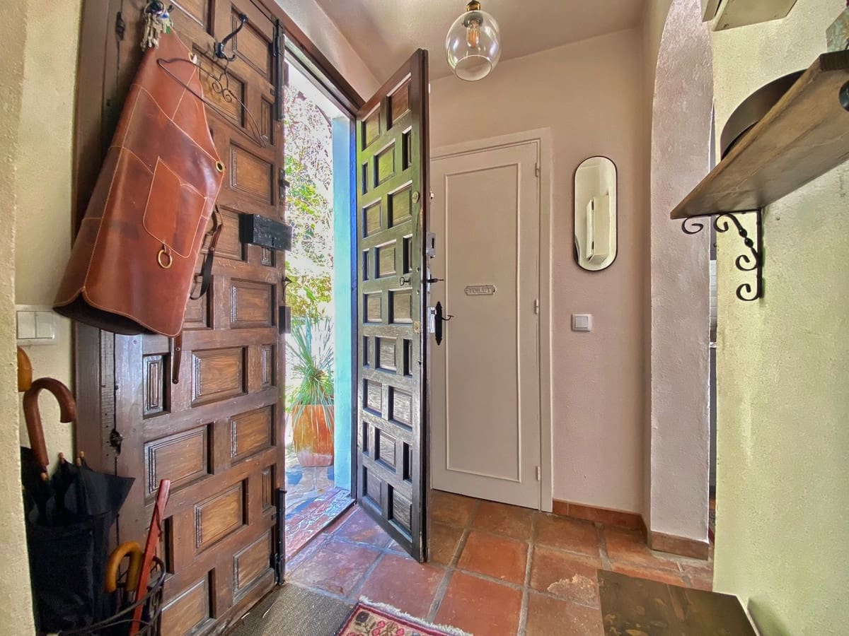 3 slaapkamer Halfvrijstaande villa te koop in Marbella met zwembad - € 995.000 (Ref: 9670433)