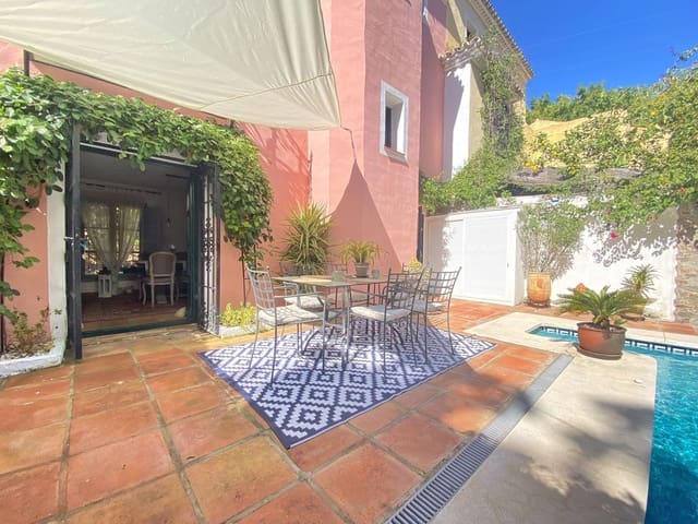 3 slaapkamer Halfvrijstaande villa te koop in Marbella met zwembad - € 995.000 (Ref: 9670433)