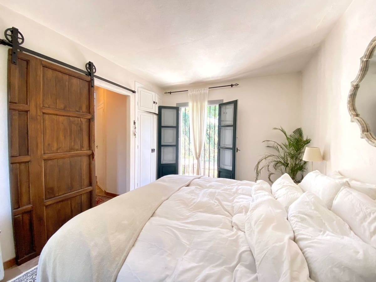 3 slaapkamer Halfvrijstaande villa te koop in Marbella met zwembad - € 995.000 (Ref: 9670433)