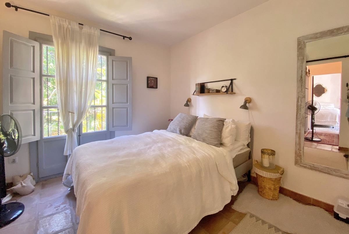 3 slaapkamer Halfvrijstaande villa te koop in Marbella met zwembad - € 995.000 (Ref: 9670433)