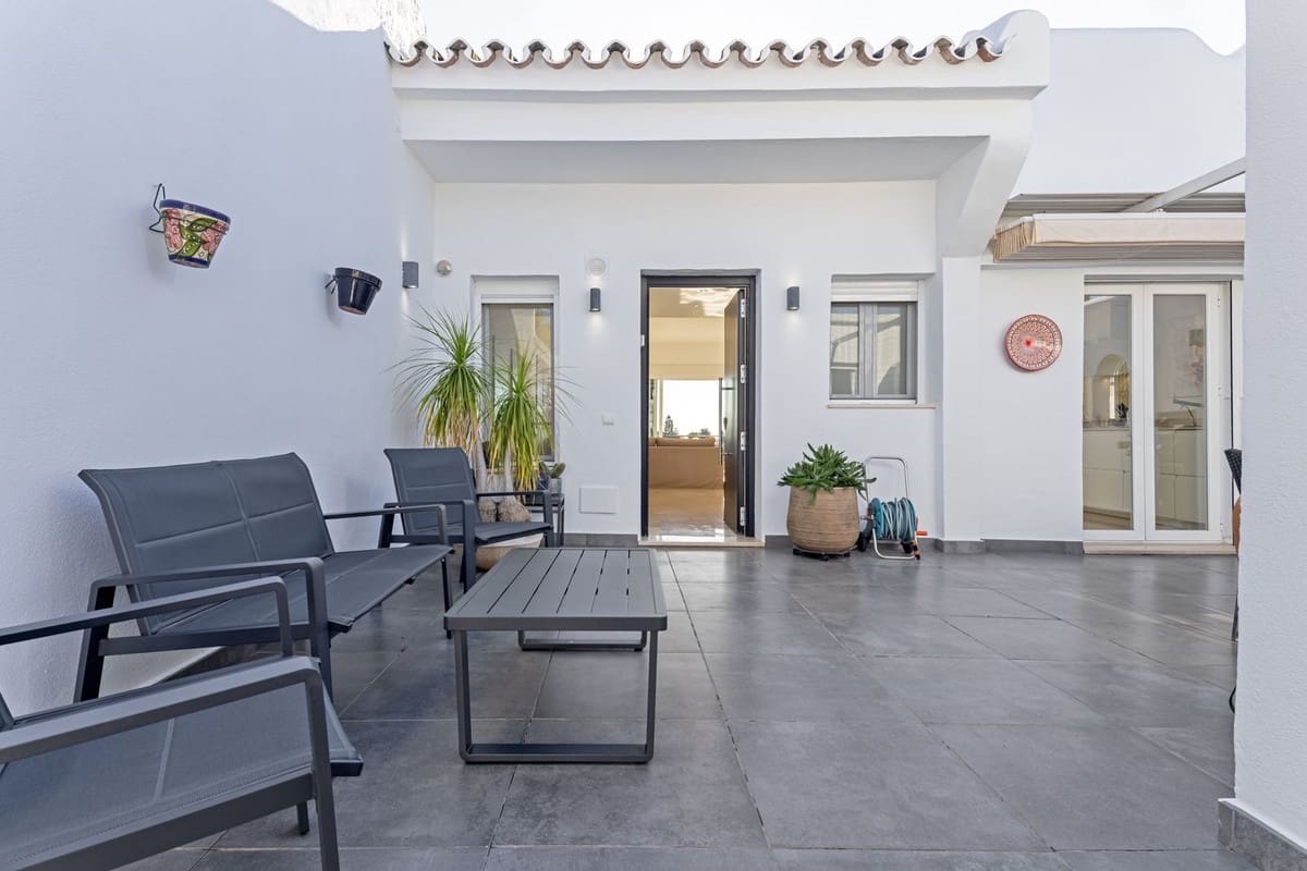 4 bedroom Semi-detached Villa for sale in Nueva Andalucia with pool - € 995,000 (Ref: 9670434)