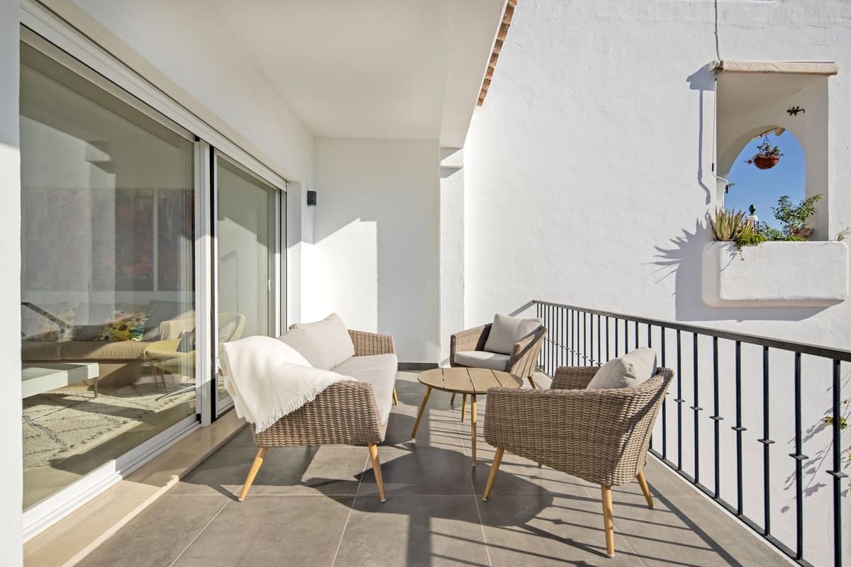 4 bedroom Semi-detached Villa for sale in Nueva Andalucia with pool - € 995,000 (Ref: 9670434)