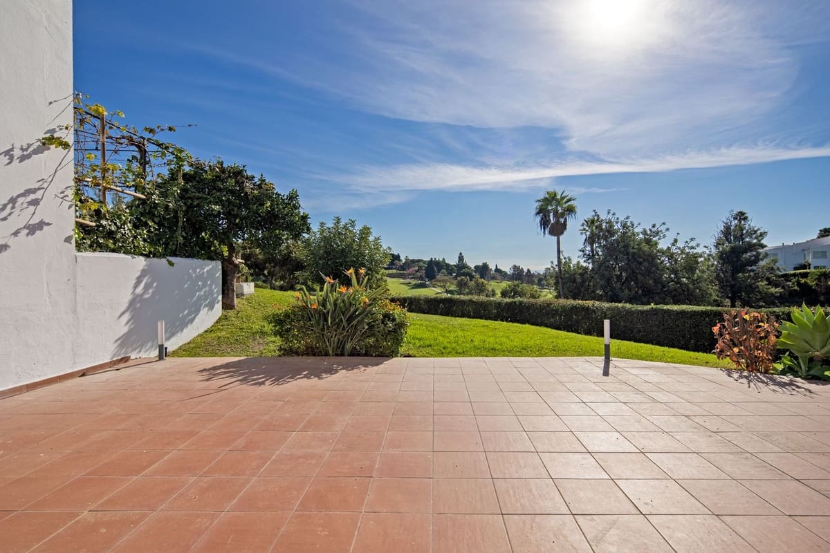 4 bedroom Semi-detached Villa for sale in Nueva Andalucia with pool - € 995,000 (Ref: 9670434)