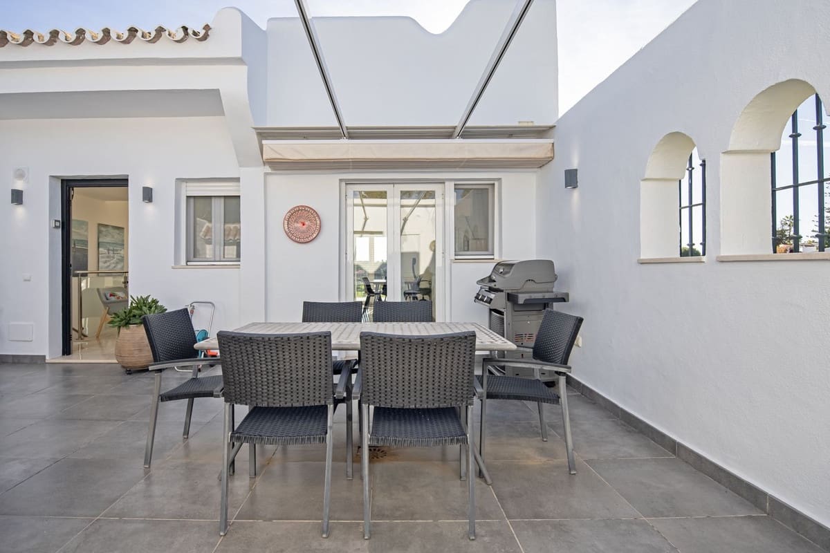 4 bedroom Semi-detached Villa for sale in Nueva Andalucia with pool - € 995,000 (Ref: 9670434)