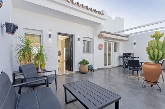 Pareado de 4 habitaciones en La Dama de Noche - La Alzambra, Marbella en venta con piscina - 995.000 € (Ref: 9670434)