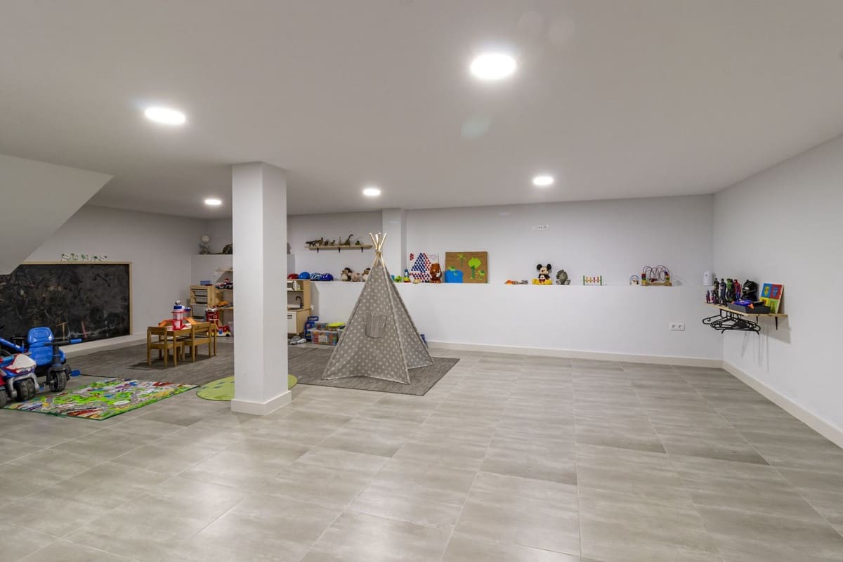 3 quarto Moradia Geminada para venda em San Pedro de Alcantara com piscina garagem - 950 000 € (Ref: 9670435)