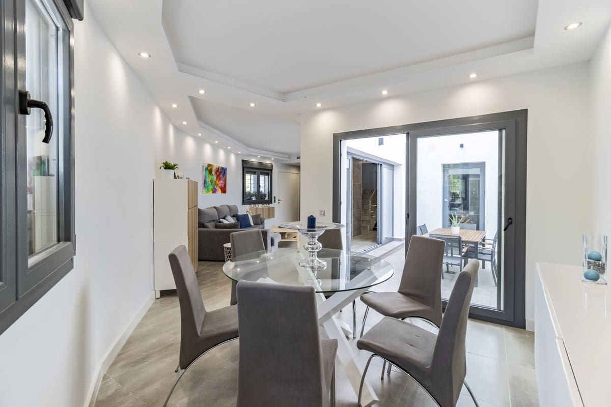 3 quarto Moradia Geminada para venda em San Pedro de Alcantara com piscina garagem - 950 000 € (Ref: 9670435)