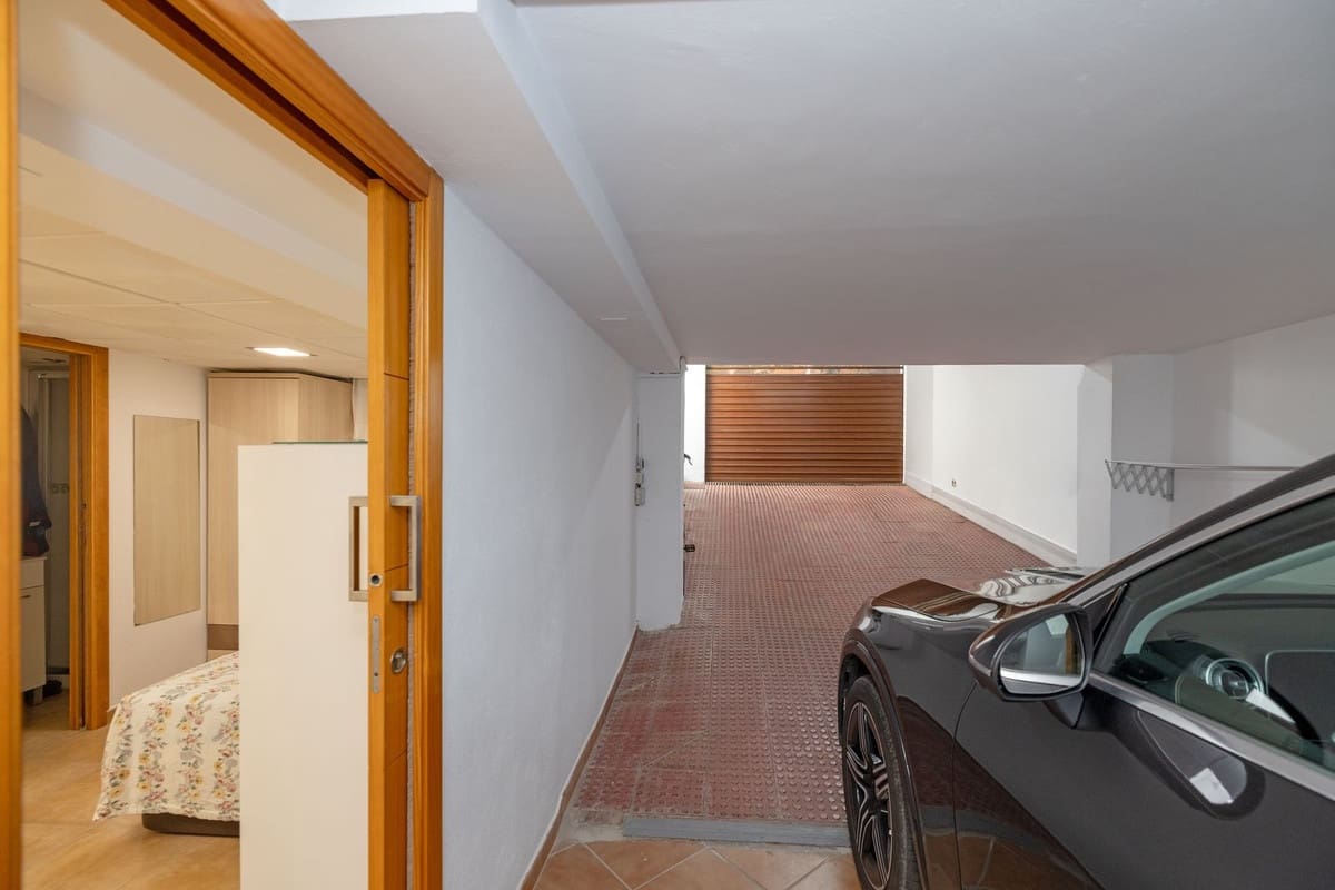 6 soveværelse Semi-Rækkehus til salg i Torremolinos med swimmingpool garage - € 975.000 (Ref: 9670436)