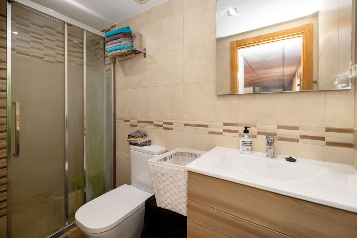 6 soveværelse Semi-Rækkehus til salg i Torremolinos med swimmingpool garage - € 975.000 (Ref: 9670436)