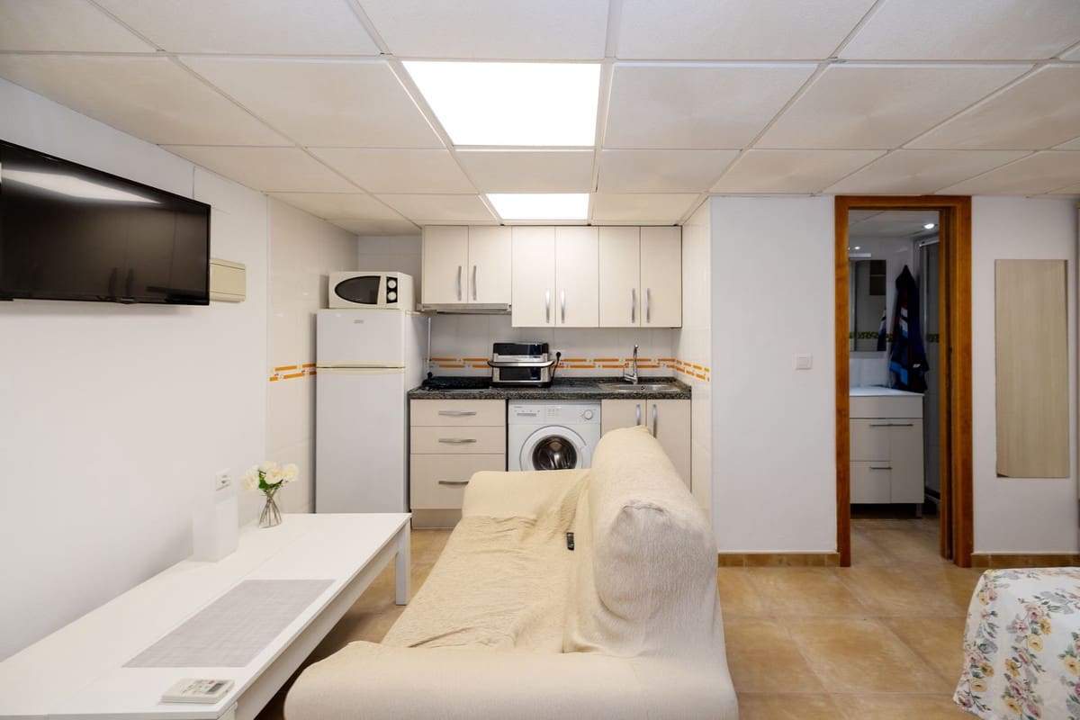 6 soveværelse Semi-Rækkehus til salg i Torremolinos med swimmingpool garage - € 975.000 (Ref: 9670436)