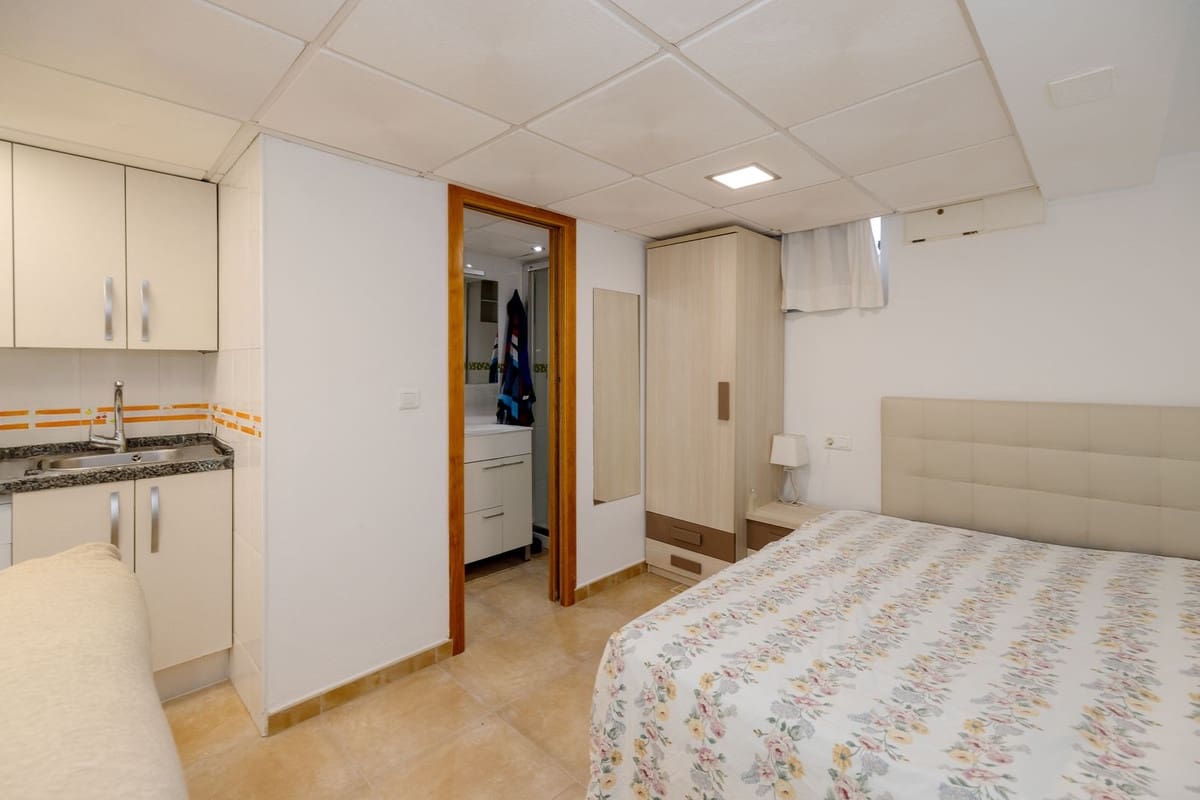 6 soveværelse Semi-Rækkehus til salg i Torremolinos med swimmingpool garage - € 975.000 (Ref: 9670436)