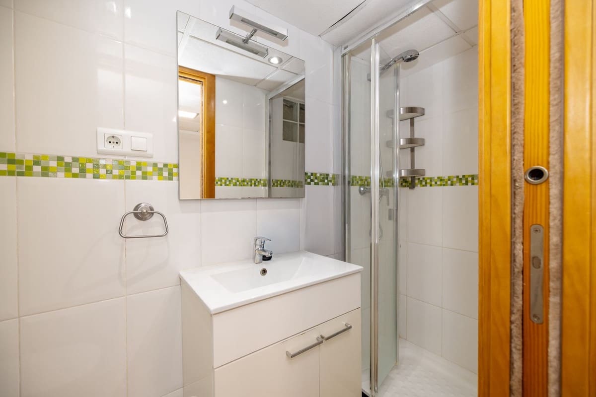 6 soveværelse Semi-Rækkehus til salg i Torremolinos med swimmingpool garage - € 975.000 (Ref: 9670436)