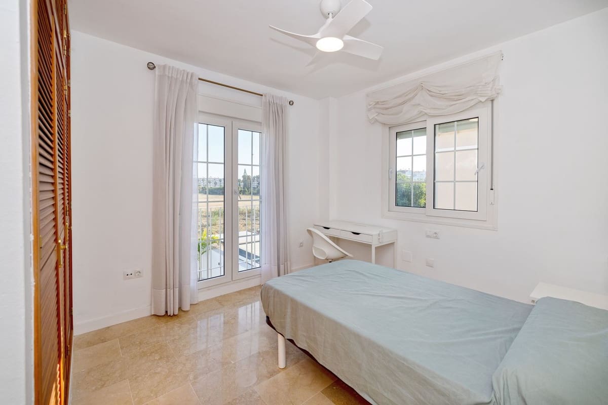 6 soveværelse Semi-Rækkehus til salg i Torremolinos med swimmingpool garage - € 975.000 (Ref: 9670436)