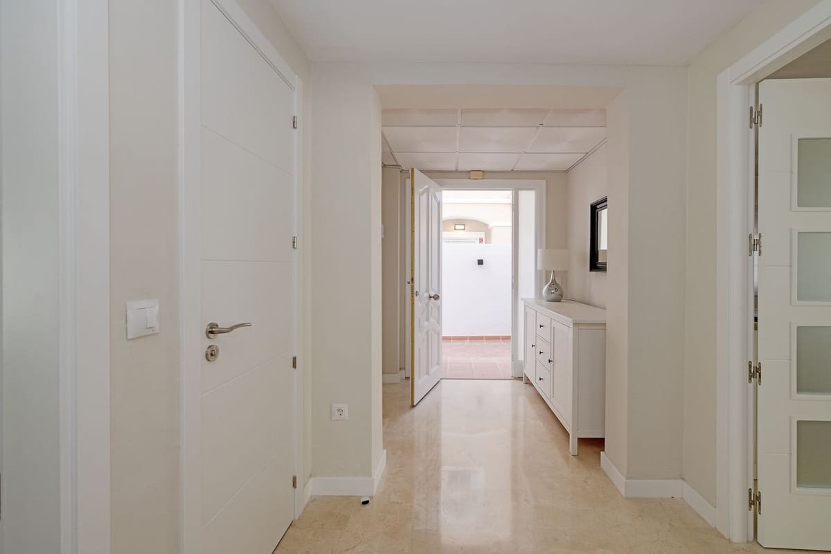 6 soveværelse Semi-Rækkehus til salg i Torremolinos med swimmingpool garage - € 975.000 (Ref: 9670436)