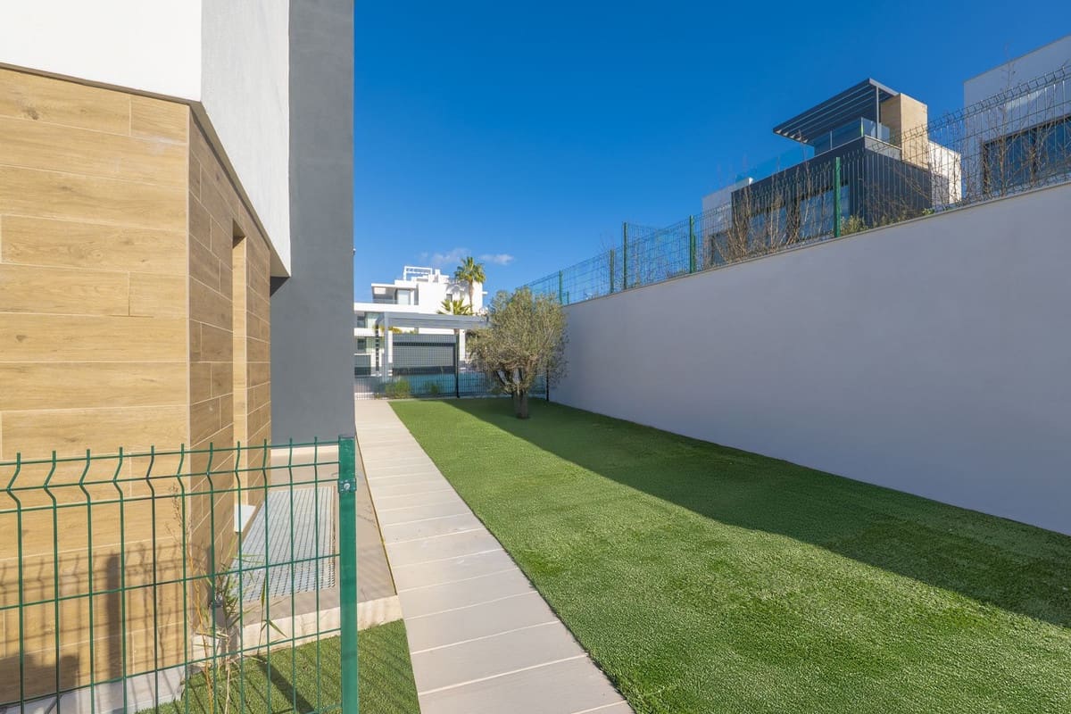 4 Zimmer Doppelhaus zu verkaufen in El Paraiso mit Pool - 1.050.000 € (Ref: 9670437)