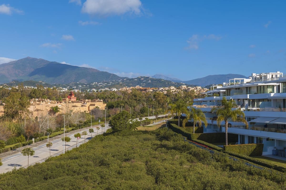 4 Zimmer Doppelhaus zu verkaufen in El Paraiso mit Pool - 1.050.000 € (Ref: 9670437)