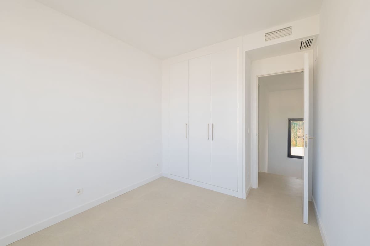 4 quarto Moradia Geminada para venda em El Paraiso com piscina - 1 050 000 € (Ref: 9670437)