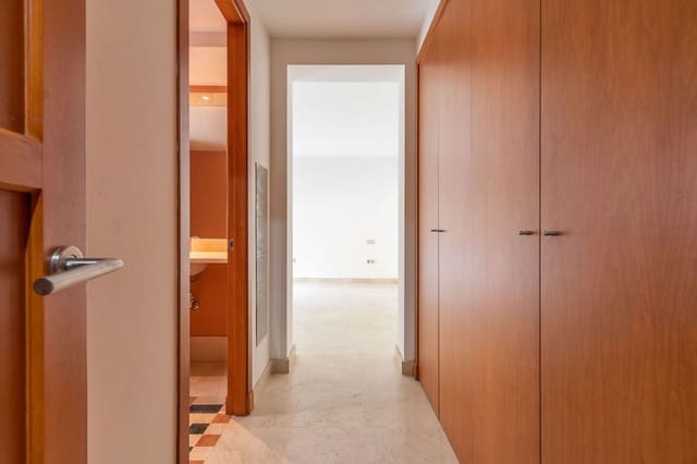 4 quarto Moradia para venda em Sotogrande Alto, San Roque com piscina garagem - 1 100 000 € (Ref: 9670438)