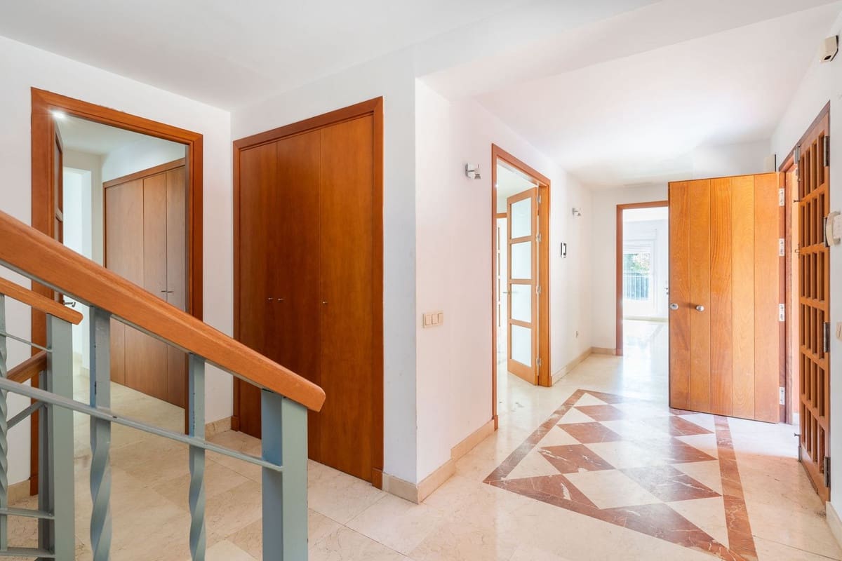 4 quarto Moradia para venda em Sotogrande com piscina garagem - 1 100 000 € (Ref: 9670438)