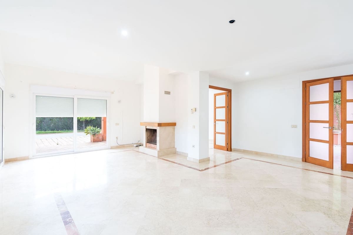 4 quarto Moradia para venda em Sotogrande com piscina garagem - 1 100 000 € (Ref: 9670438)