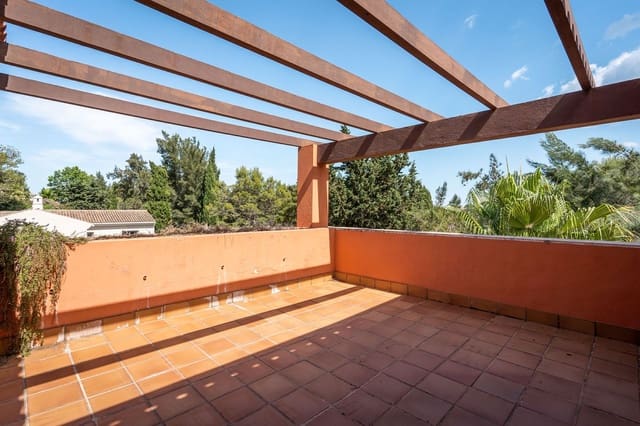 4 quarto Moradia para venda em Sotogrande Alto, San Roque com piscina garagem - 1 100 000 € (Ref: 9670438)