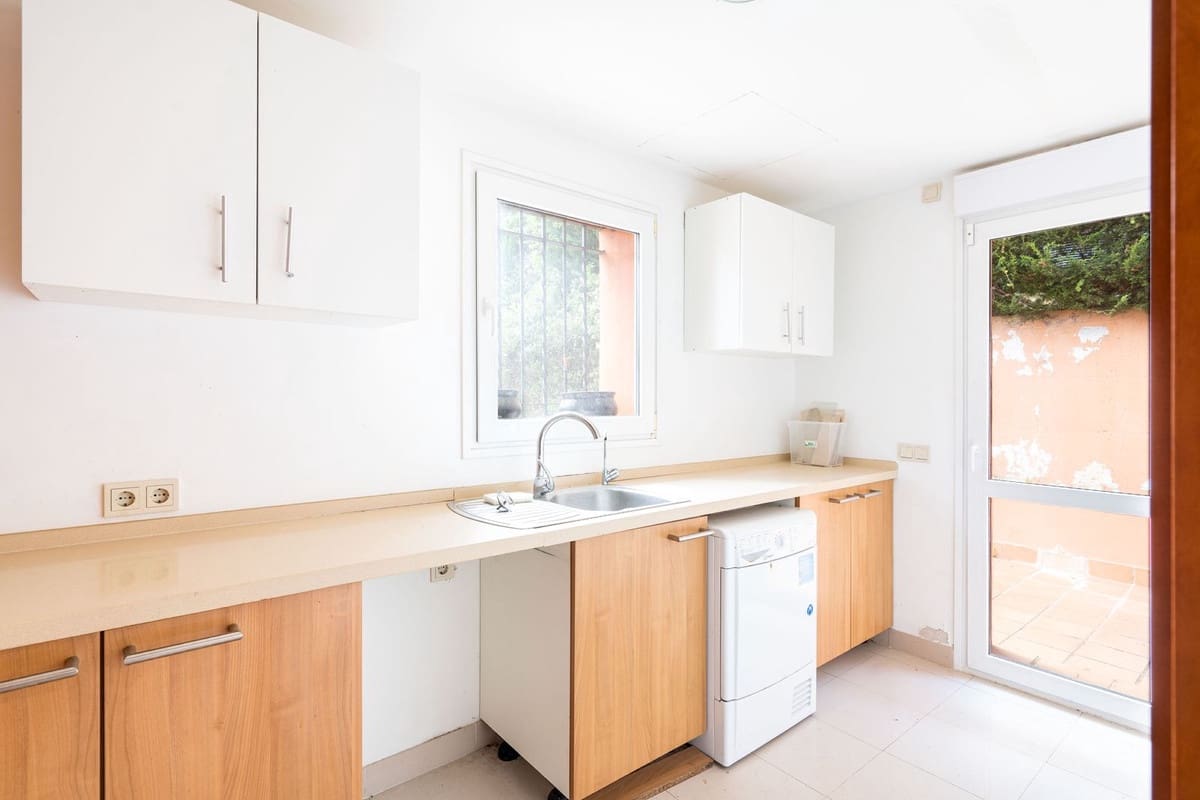 4 soverom Villa til salgs i Sotogrande med svømmebasseng garasje - € 1 100 000 (Ref: 9670438)