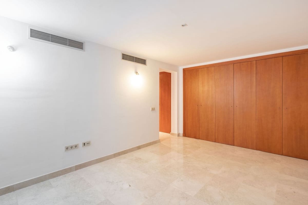 4 soverom Villa til salgs i Sotogrande med svømmebasseng garasje - € 1 100 000 (Ref: 9670438)