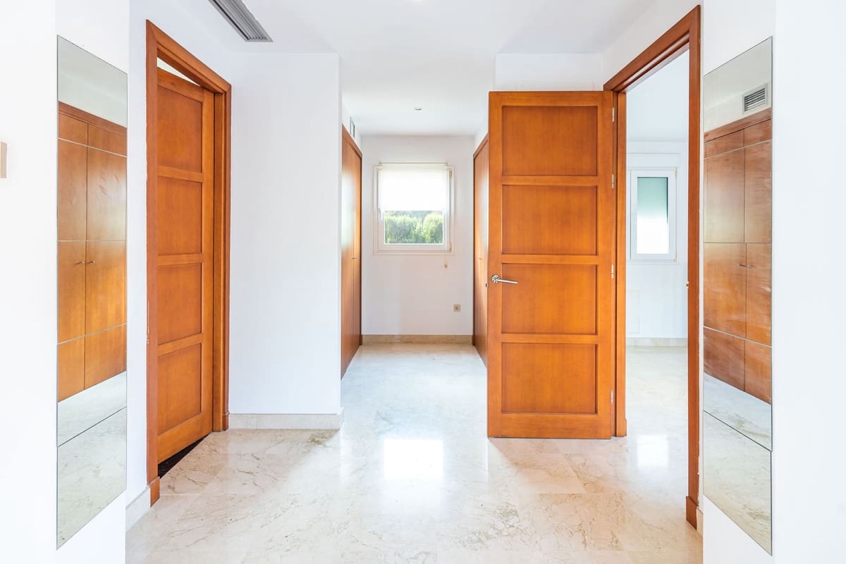 4 soverom Villa til salgs i Sotogrande med svømmebasseng garasje - € 1 100 000 (Ref: 9670438)