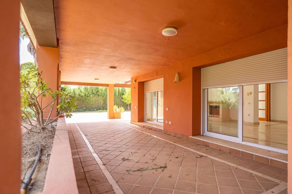 4 soverom Villa til salgs i Sotogrande med svømmebasseng garasje - € 1 100 000 (Ref: 9670438)