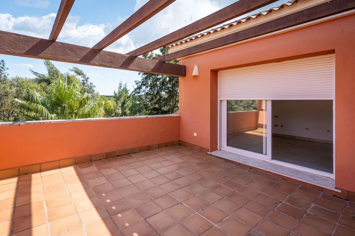 4 soverom Villa til salgs i Sotogrande med svømmebasseng garasje - € 1 100 000 (Ref: 9670438)