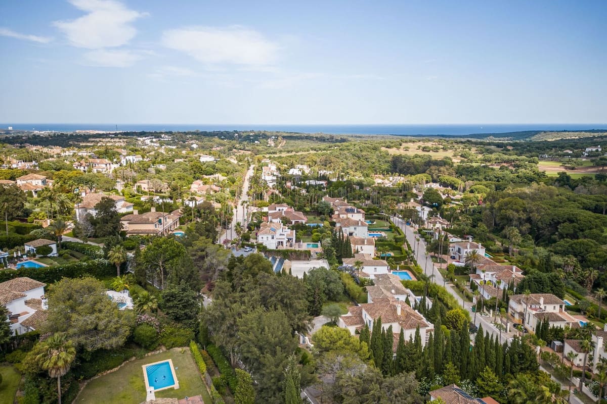 4 soverom Villa til salgs i Sotogrande med svømmebasseng garasje - € 1 100 000 (Ref: 9670438)