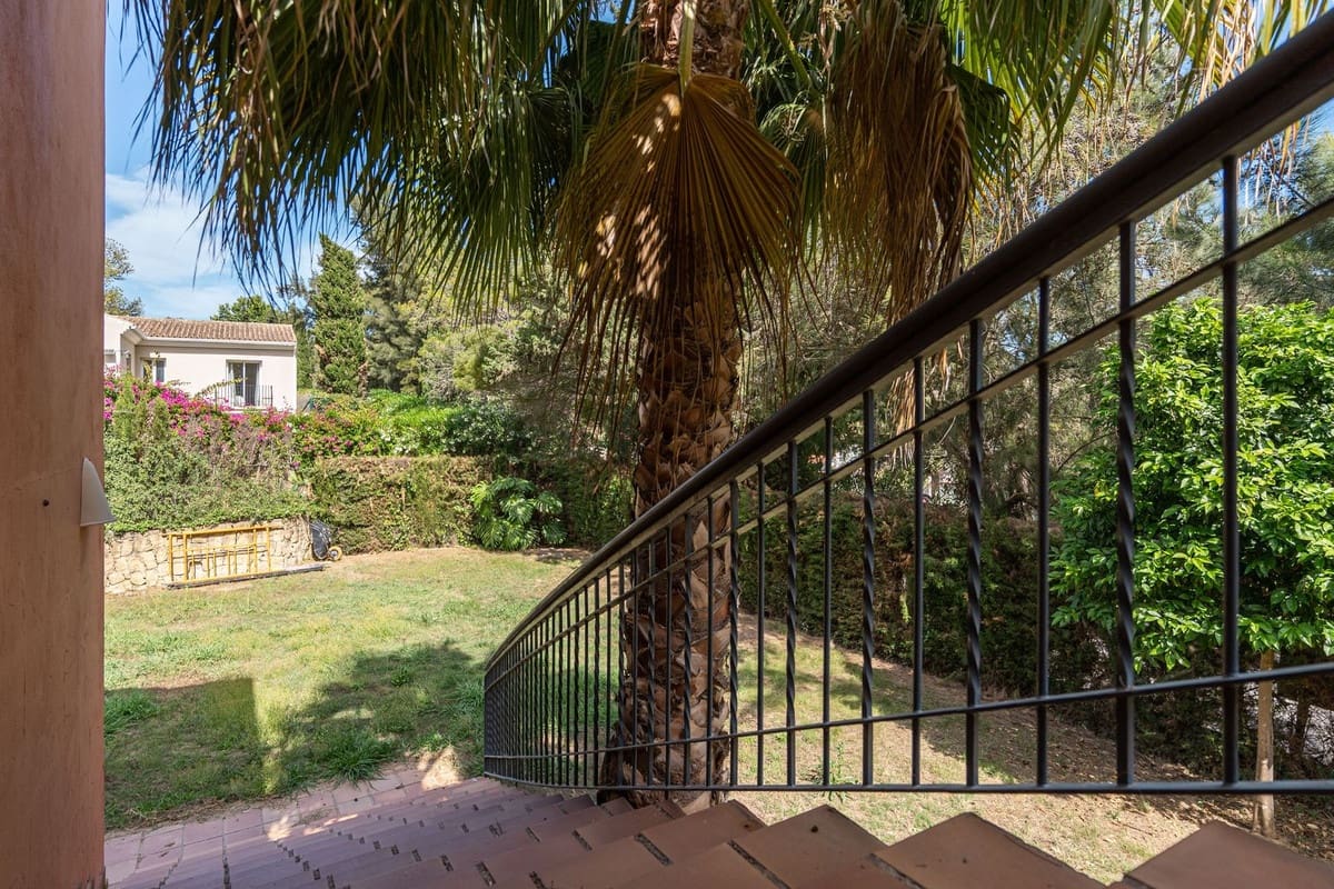 4 soverom Villa til salgs i Sotogrande med svømmebasseng garasje - € 1 100 000 (Ref: 9670438)