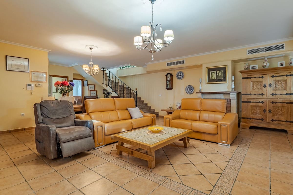 8 sypialnia Willa na sprzedaż w Alhaurin el Grande z basenem - 1 195 000 € (Ref: 9670439)