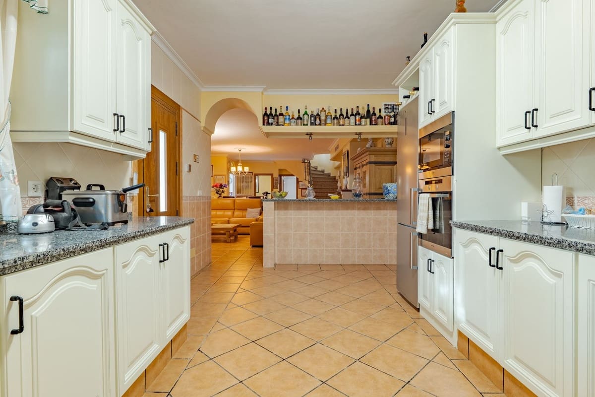 8 sypialnia Willa na sprzedaż w Alhaurin el Grande z basenem - 1 195 000 € (Ref: 9670439)