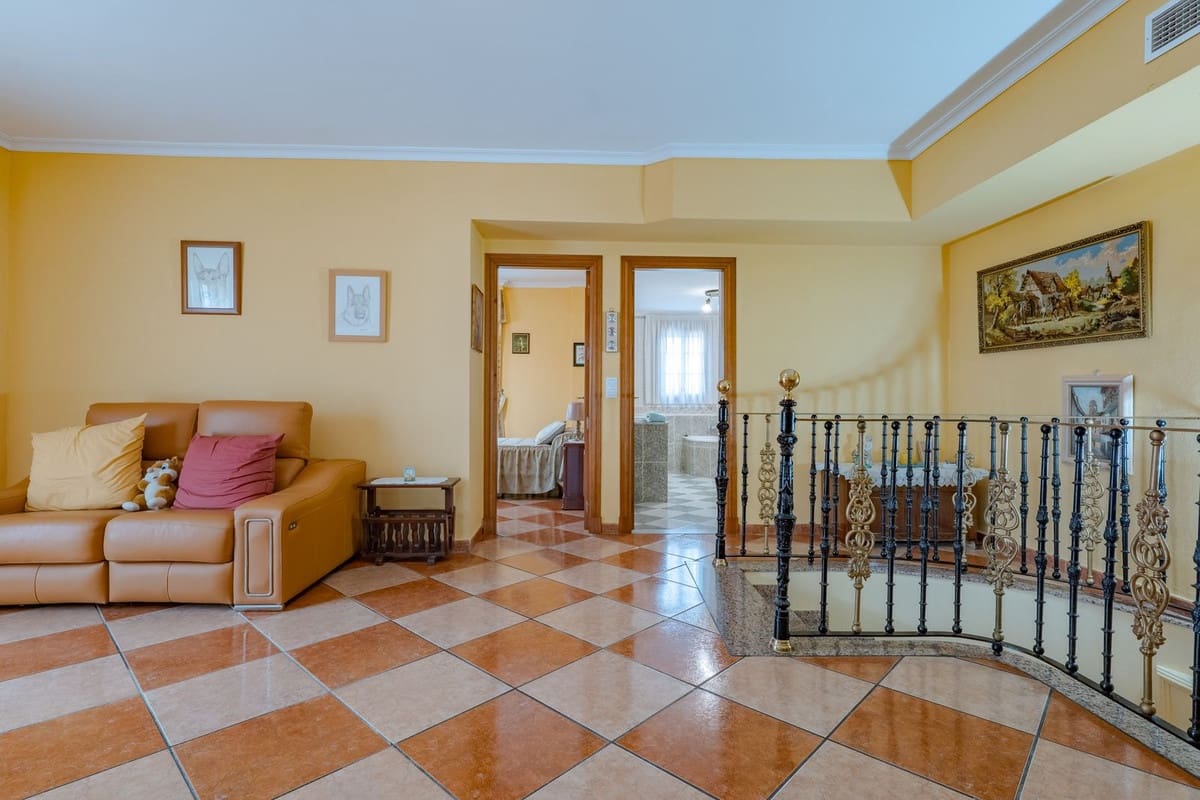 8 sypialnia Willa na sprzedaż w Alhaurin el Grande z basenem - 1 195 000 € (Ref: 9670439)