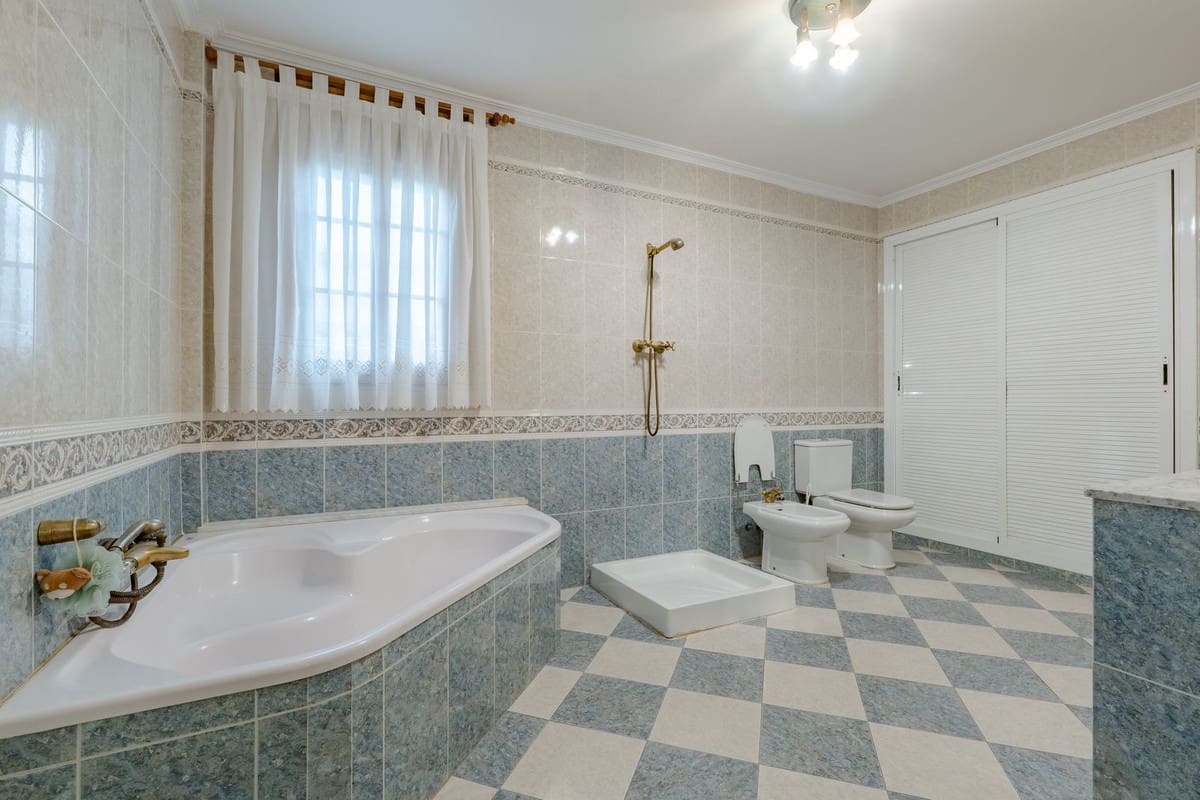 8 sypialnia Willa na sprzedaż w Alhaurin el Grande z basenem - 1 195 000 € (Ref: 9670439)