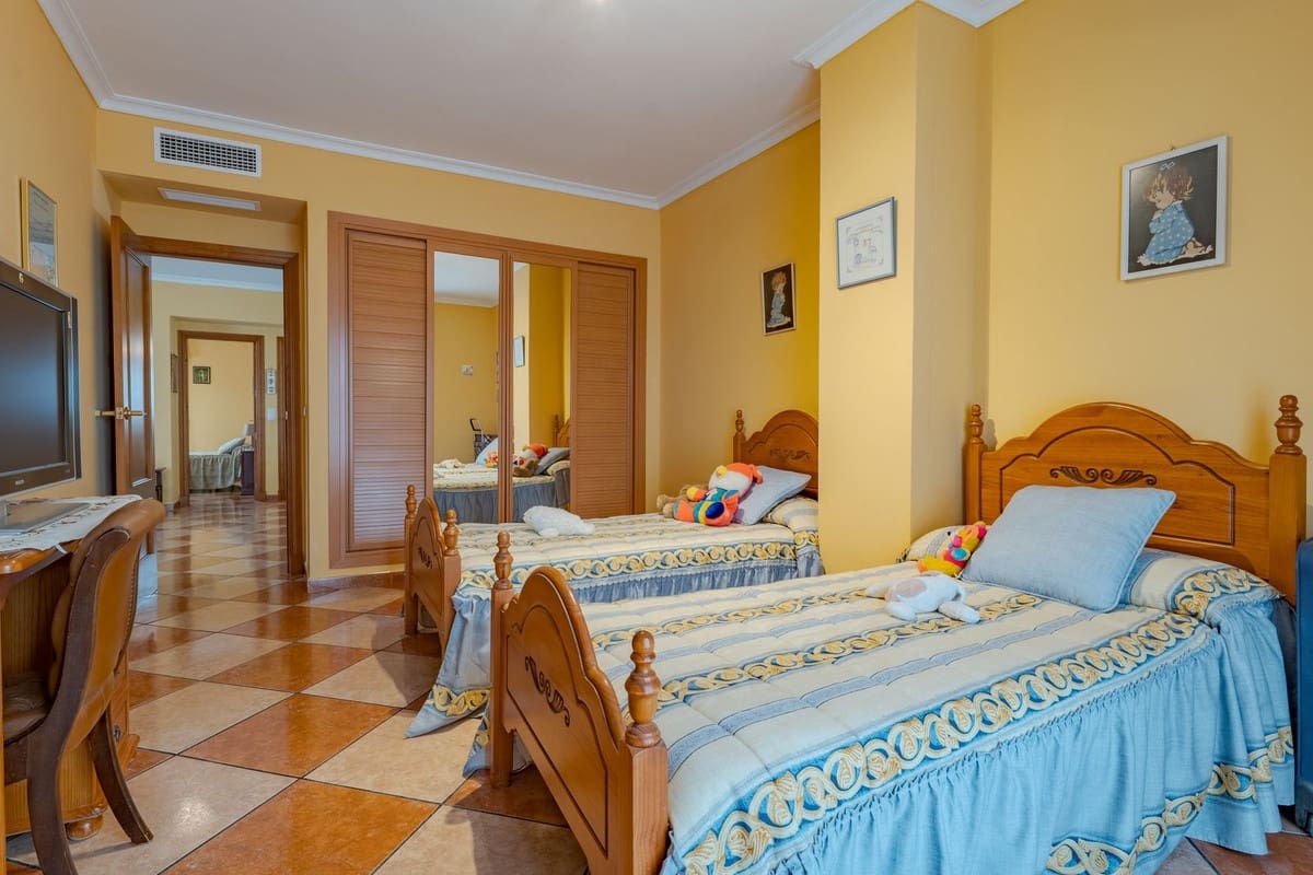 8 sypialnia Willa na sprzedaż w Alhaurin el Grande z basenem - 1 195 000 € (Ref: 9670439)