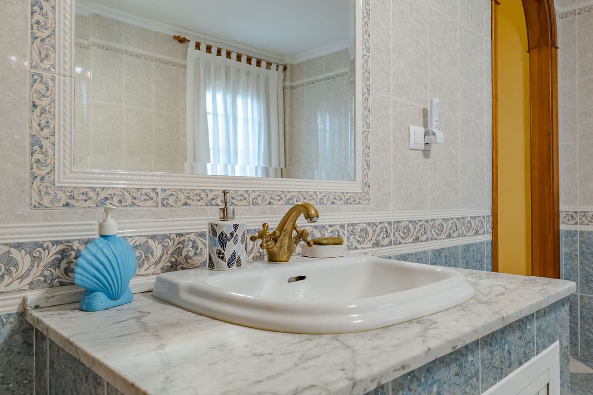 8 sypialnia Willa na sprzedaż w Alhaurin el Grande z basenem - 1 195 000 € (Ref: 9670439)