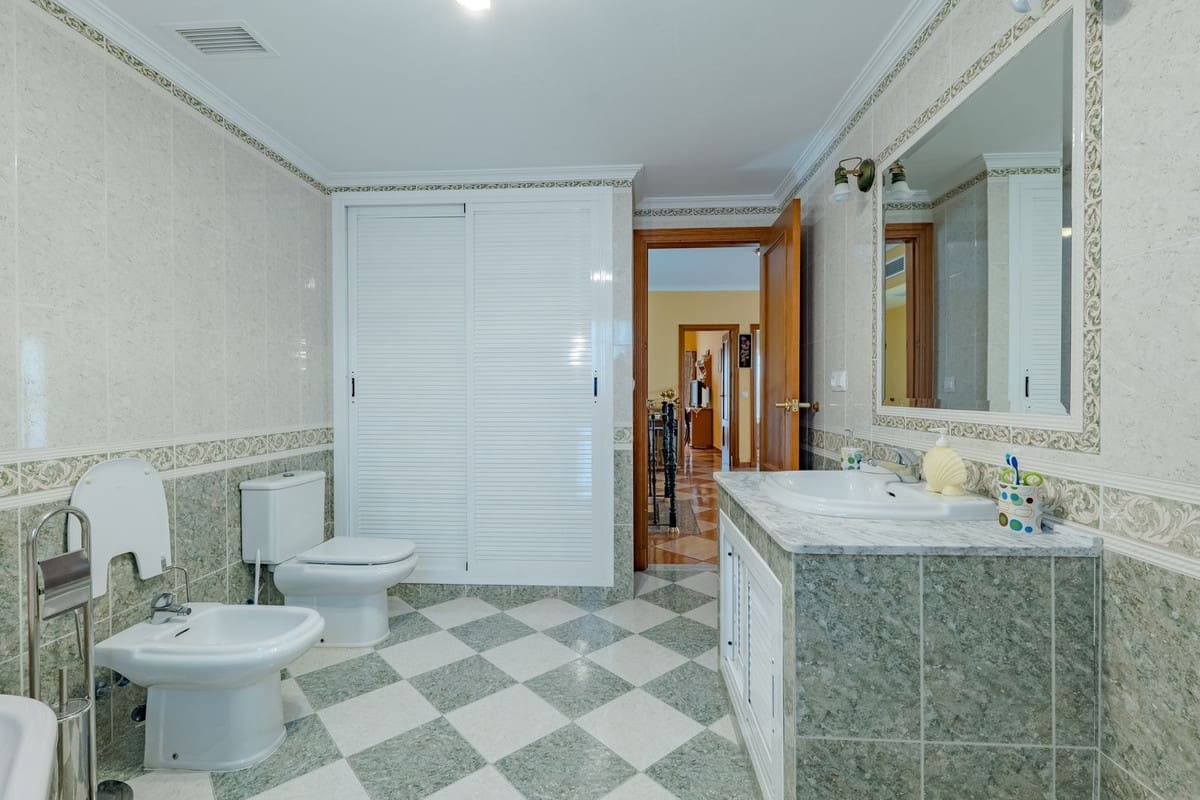 8 sypialnia Willa na sprzedaż w Alhaurin el Grande z basenem - 1 195 000 € (Ref: 9670439)