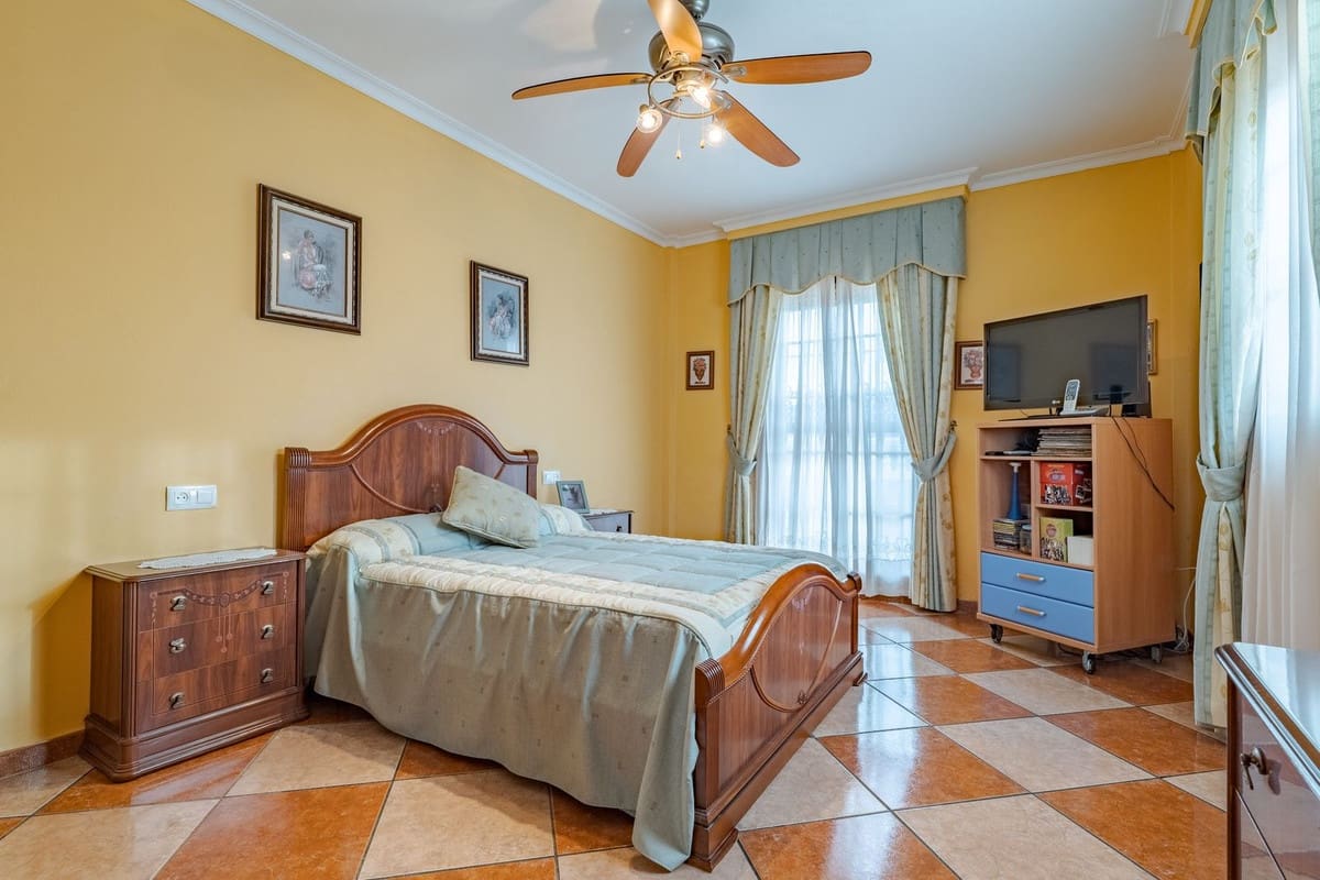 8 sypialnia Willa na sprzedaż w Alhaurin el Grande z basenem - 1 195 000 € (Ref: 9670439)