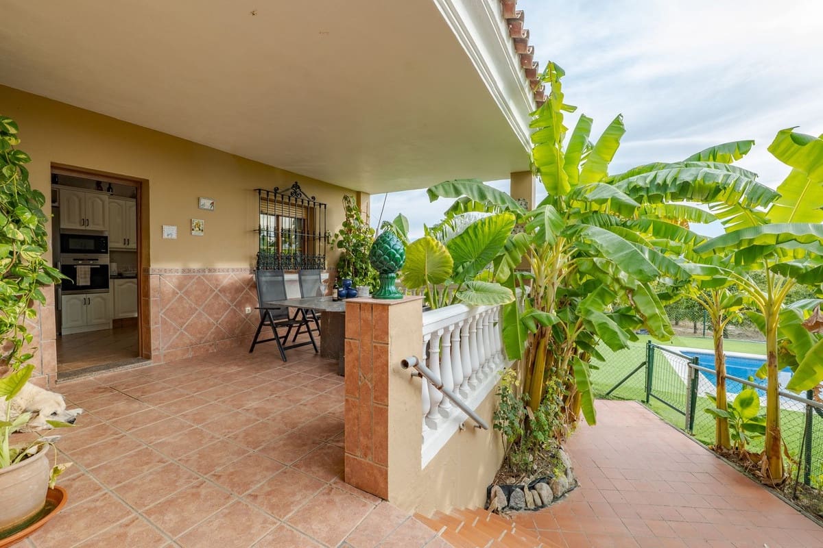 8 sypialnia Willa na sprzedaż w Alhaurin el Grande z basenem - 1 195 000 € (Ref: 9670439)