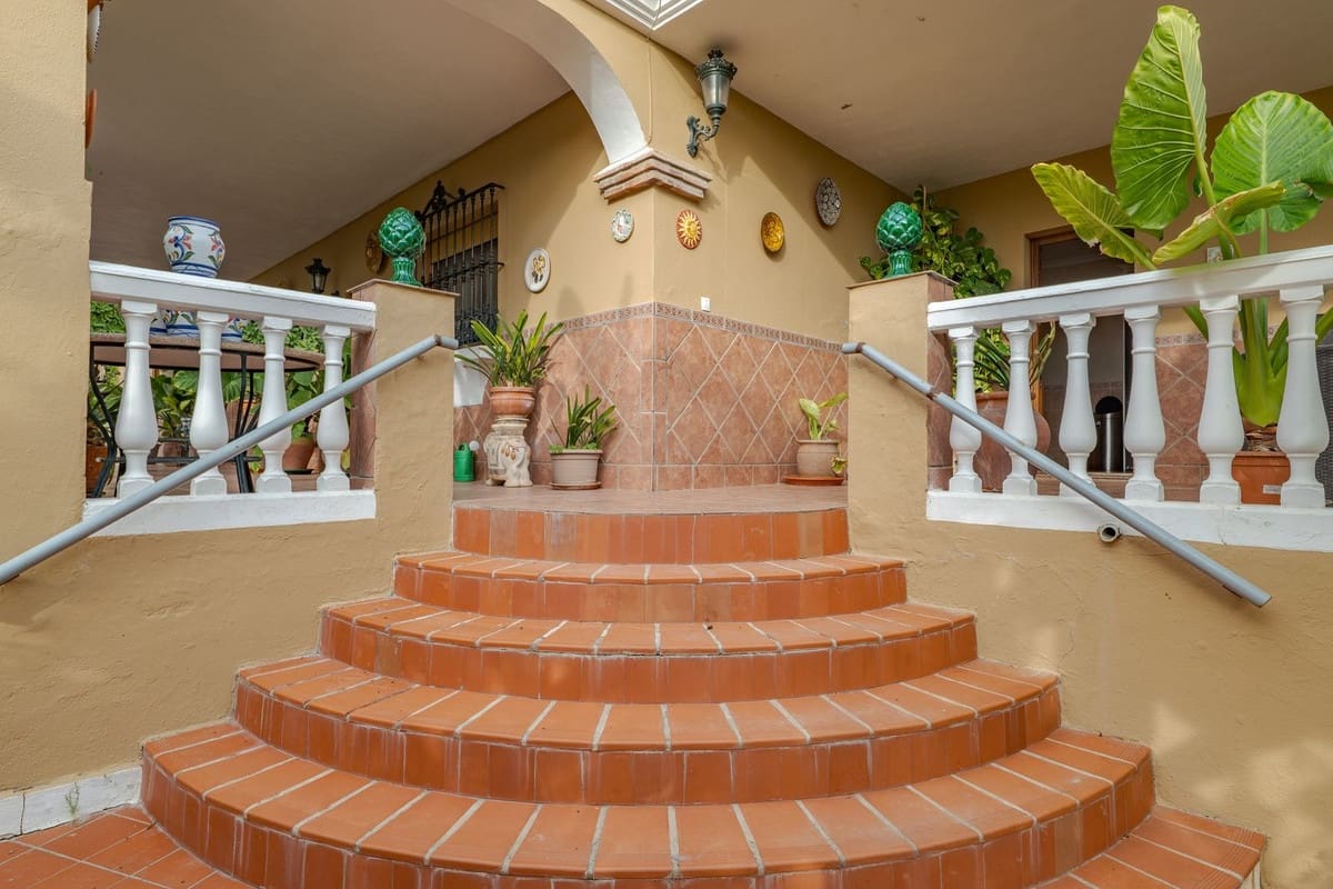 8 sypialnia Willa na sprzedaż w Alhaurin el Grande z basenem - 1 195 000 € (Ref: 9670439)