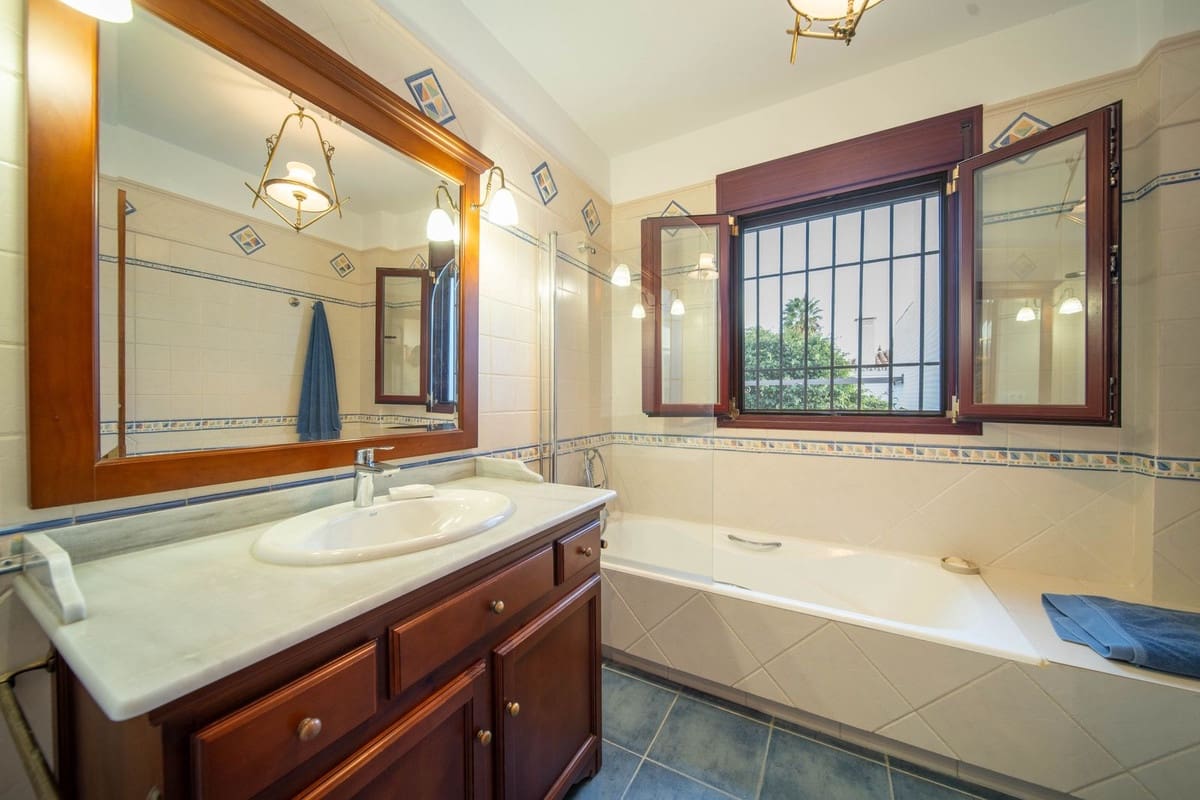 5 slaapkamer Villa te koop in Mijas Golf met zwembad garage - € 1.150.000 (Ref: 9670440)