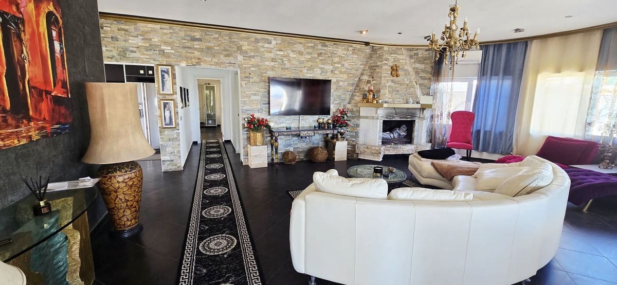 7 sovrum Villa till salu i Mijas Costa med pool garage - 1 100 000 € (Ref: 9670441)